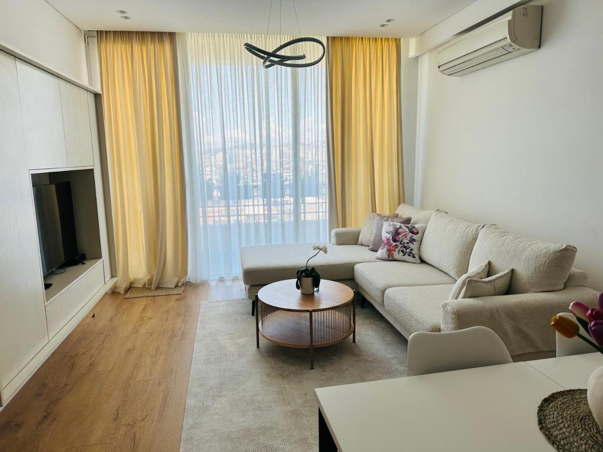 Madalin Seaside Apartment Vlorë Buitenkant foto