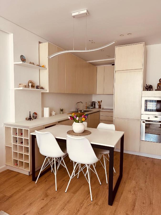 Madalin Seaside Apartment Vlorë Buitenkant foto