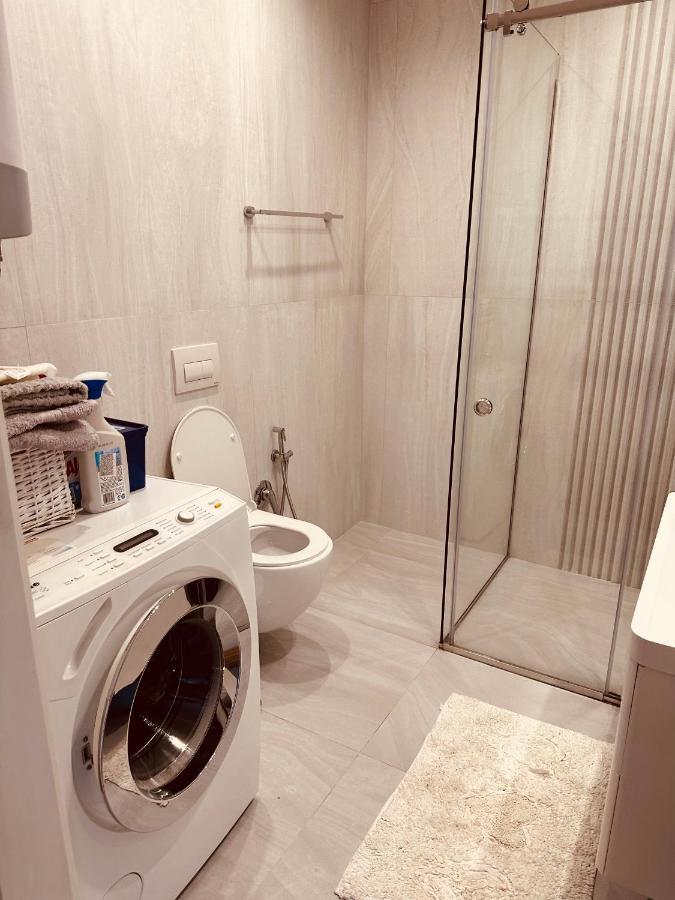 Madalin Seaside Apartment Vlorë Buitenkant foto