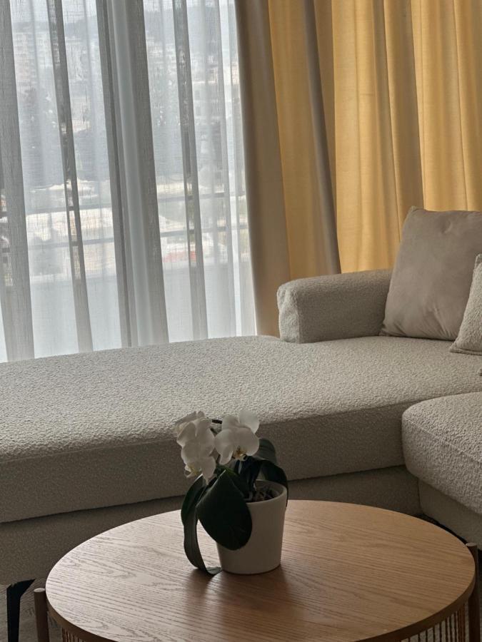 Madalin Seaside Apartment Vlorë Buitenkant foto
